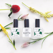 Load image into Gallery viewer, BLENDS Perfume Oil: Earth
